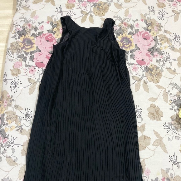 And flare pleated dress - Picture 2 of 2